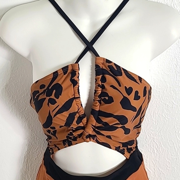 Cupshe Brown/Black Swimsuit, Criss-Cross Neckline,Cutouts, Size Medium, NWT - Picture 4 of 9